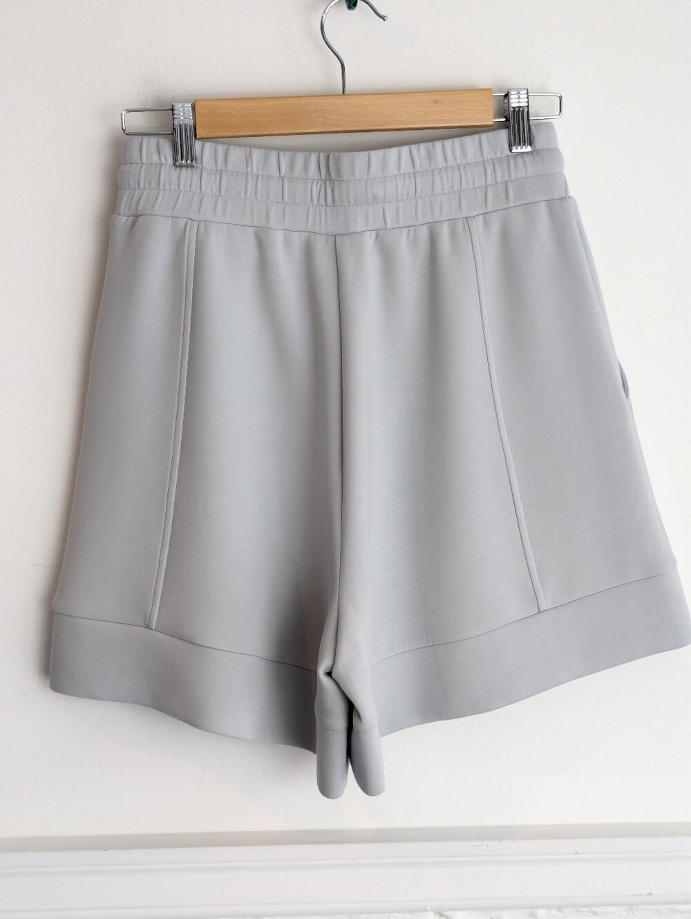Varley • Alder High Rise DoubleSoft Shorts 5.5" - Picture 6 of 9